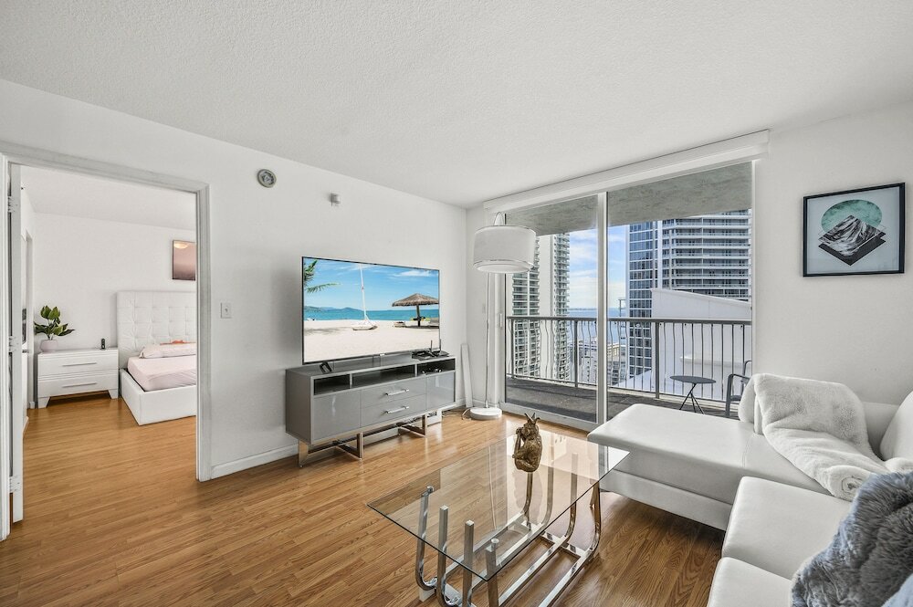 Фото Amazing High Rise at Brickell with pool