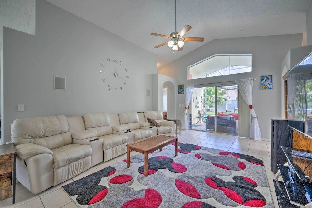 Фото Bright Kissimmee Getaway ~ 8 Mi to Disney!