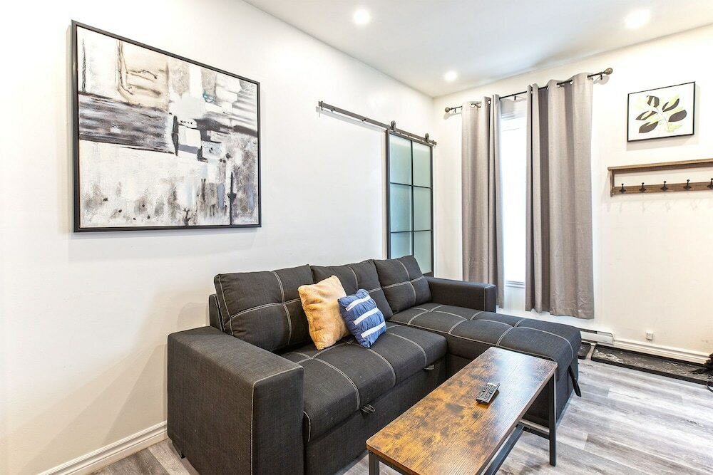 Фото Lovely Condo near Dtown Montreal- 4404