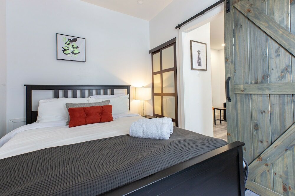 Фото Lovely Condo near Dtown Montreal- 4404