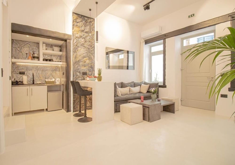 Фото Capri Downtown Rooms