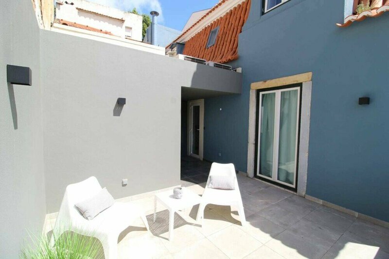 Гостиница Lovely Bedroom With Patio in Lisbon в Лиссабоне