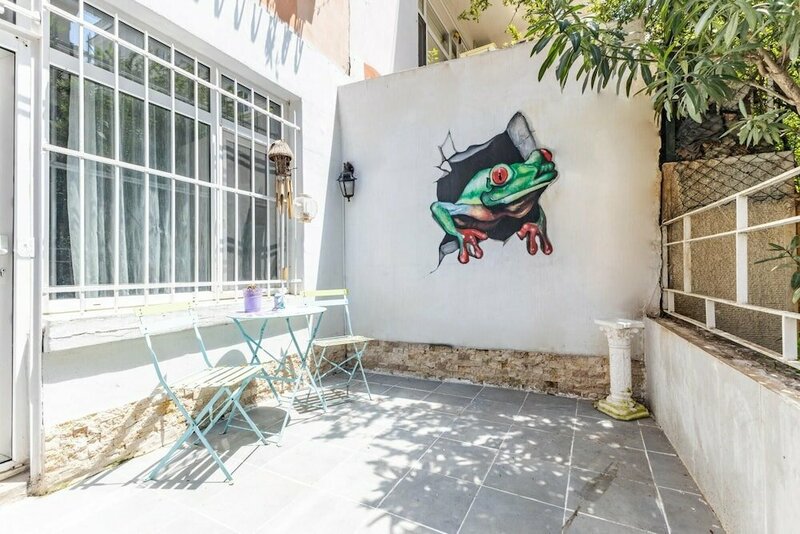 Апартаменты Comfortable House With a Cute Backyard in Kadikoy в Кадыкёй