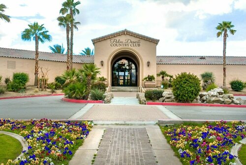 Гостиница Sunny Palm Desert Home - Swim, Golf & Relax! в Палм Дезерте
