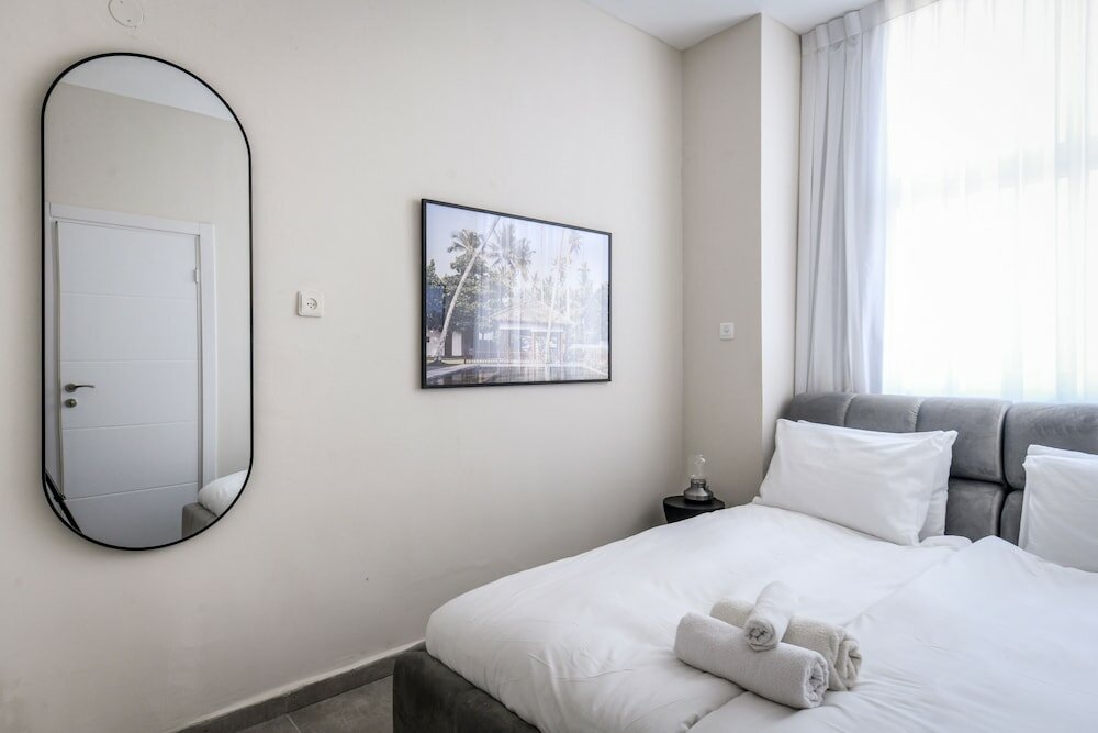 Фото Spacious & Bright 3br Apt with City View