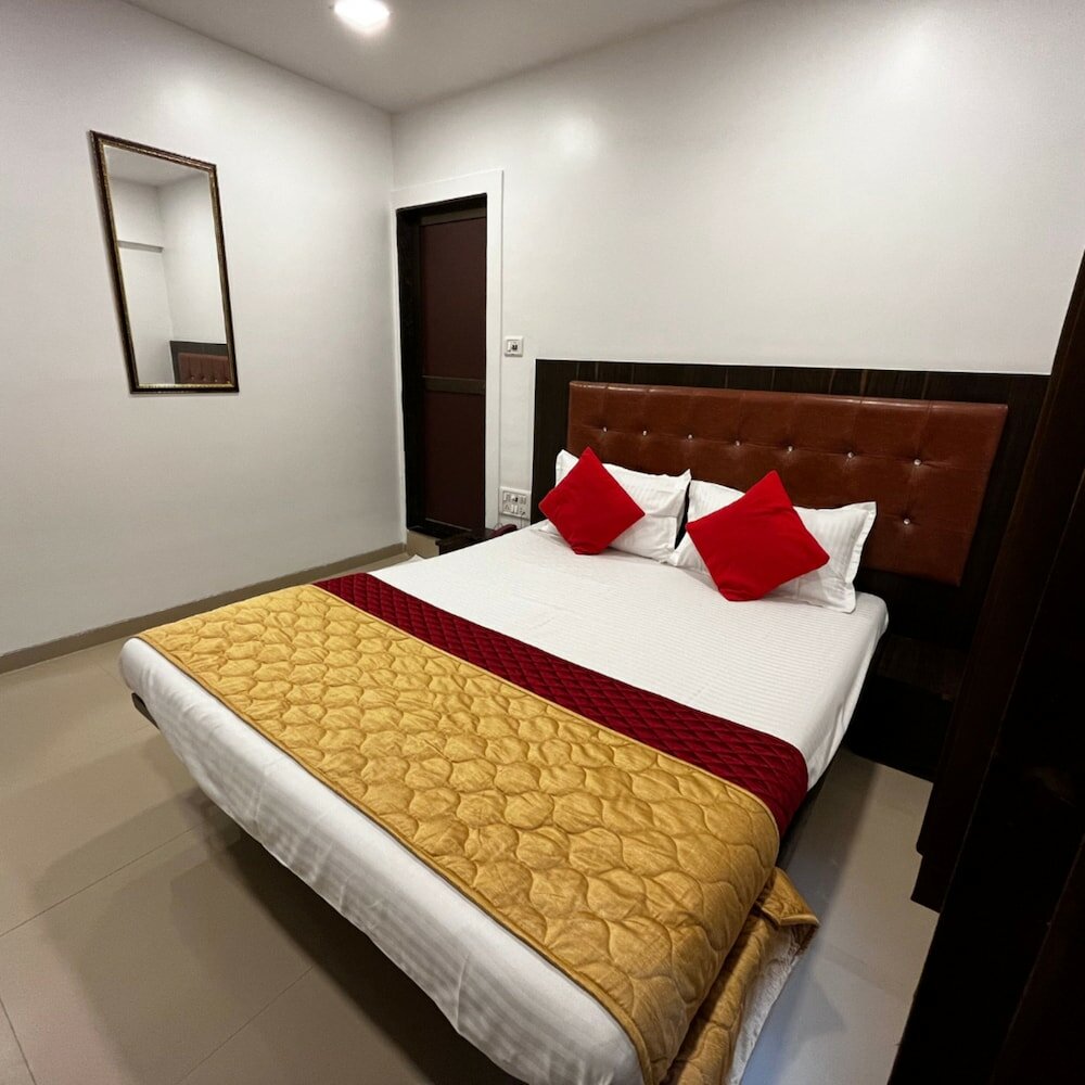 Фото Hotel Borivali Executive