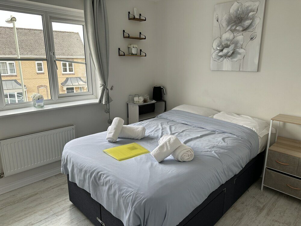 Фото Infinity Guest House Wiltshire Crescent