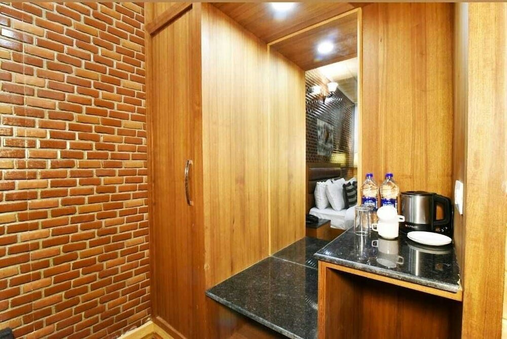 Фото Hotel Divyansh by Vrb Hotels