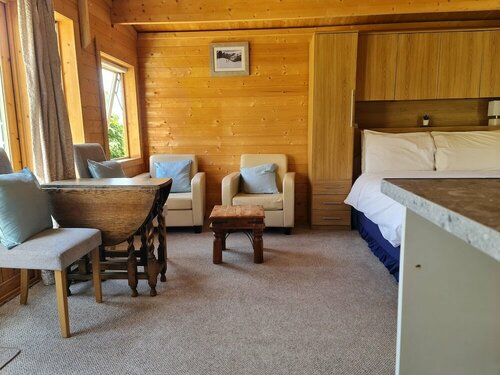 Гостиница Remarkable 1-bed Cabin in Hythe