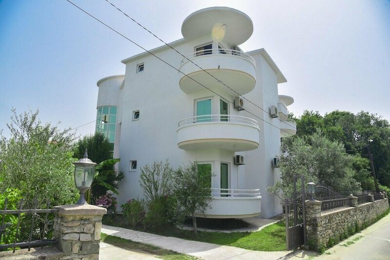 Гостиница Vacation Flat w Balcony 5 min to Beach in Ulcinj в Улцине
