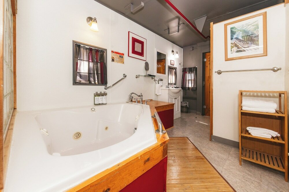 Фото Iron Horse Inn Bed & Breakfast