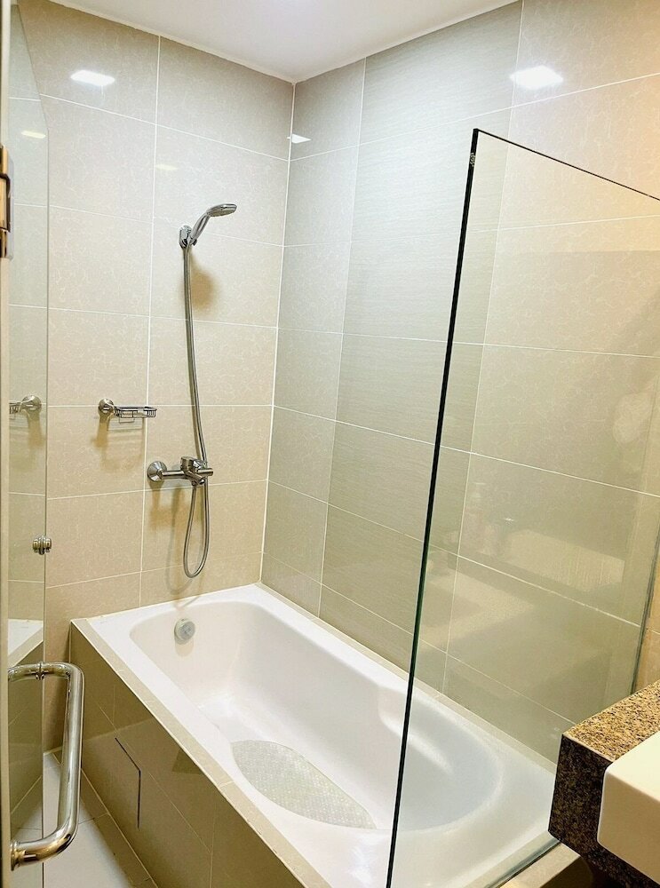 Фото Mactan Beach front Suites