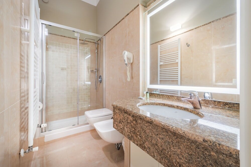 Фото Hotel Embassy