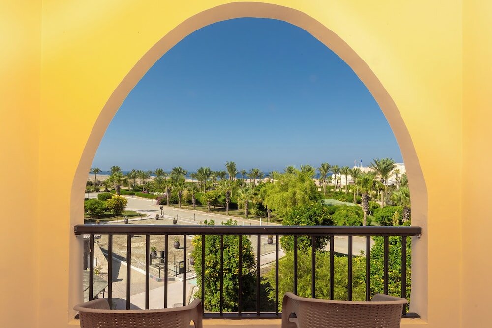 Фото Flamenco Beach and Resort