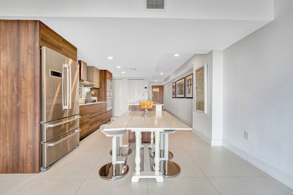 Фото Stunning 2br 2ba Bay Harbour with Pool