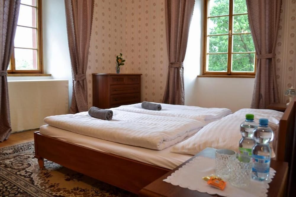 Фото Zámek Lnáře