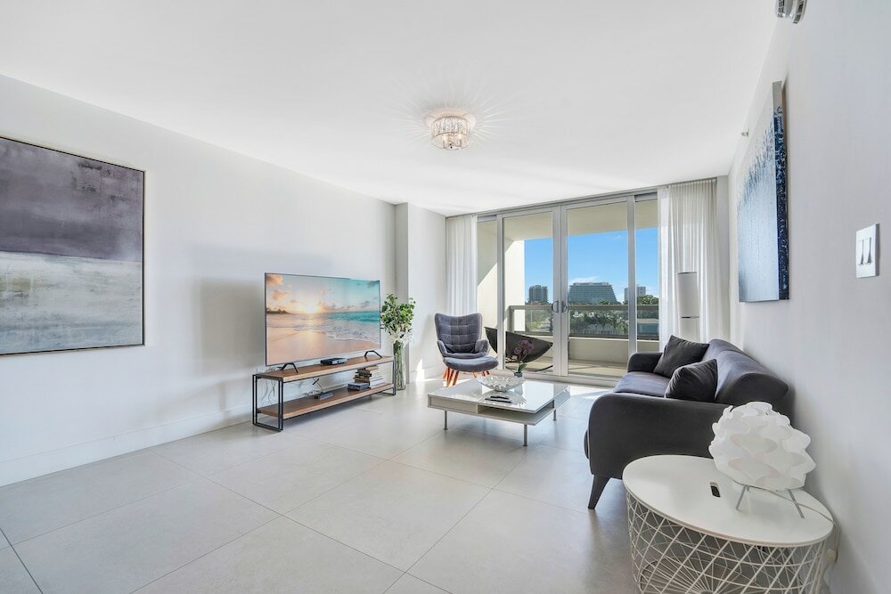 Фото Stunning 2br 2ba Bay Harbour with Pool