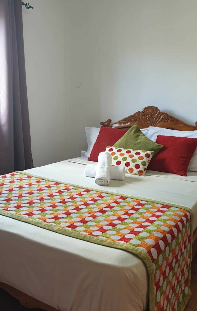 Фото Sunset Boulevard Beachfront Apartment