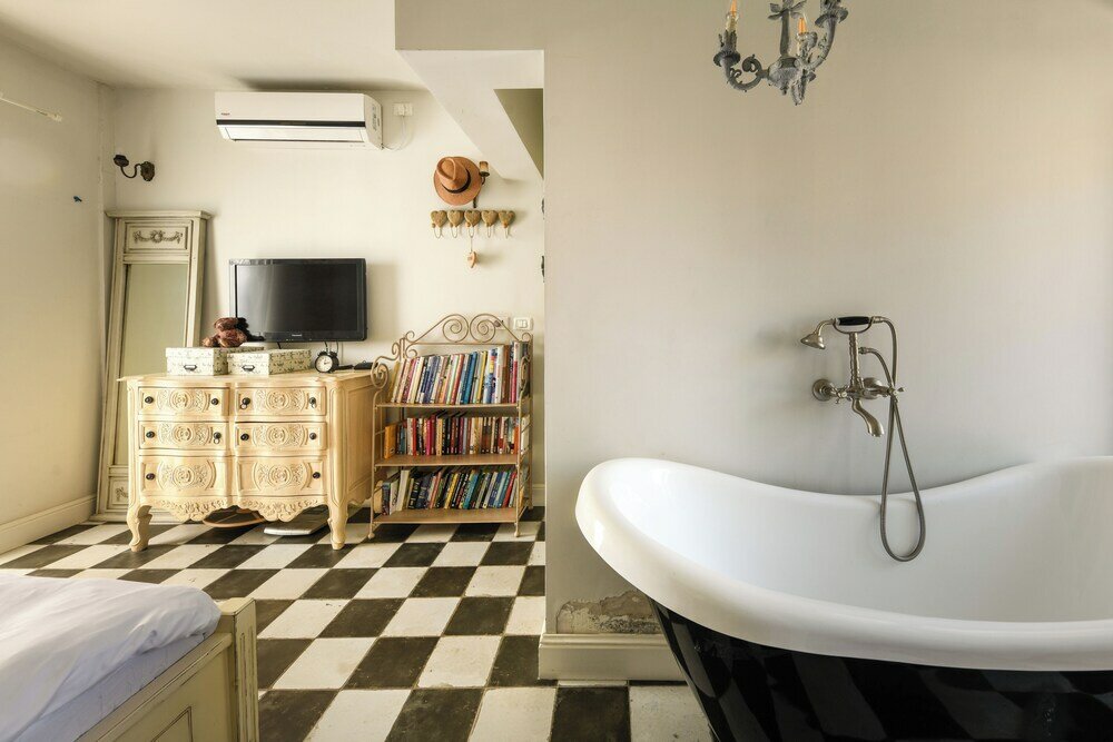 Фото Elegant 1br Apt w Balcony in the City