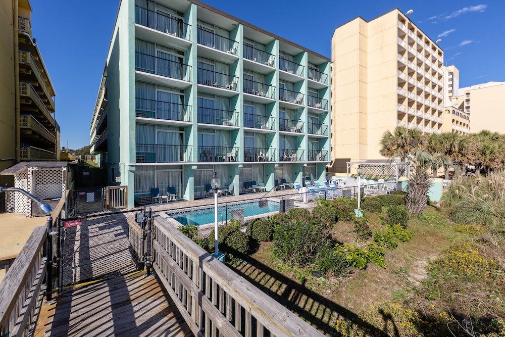 Фото Beach Club at Montego Inn