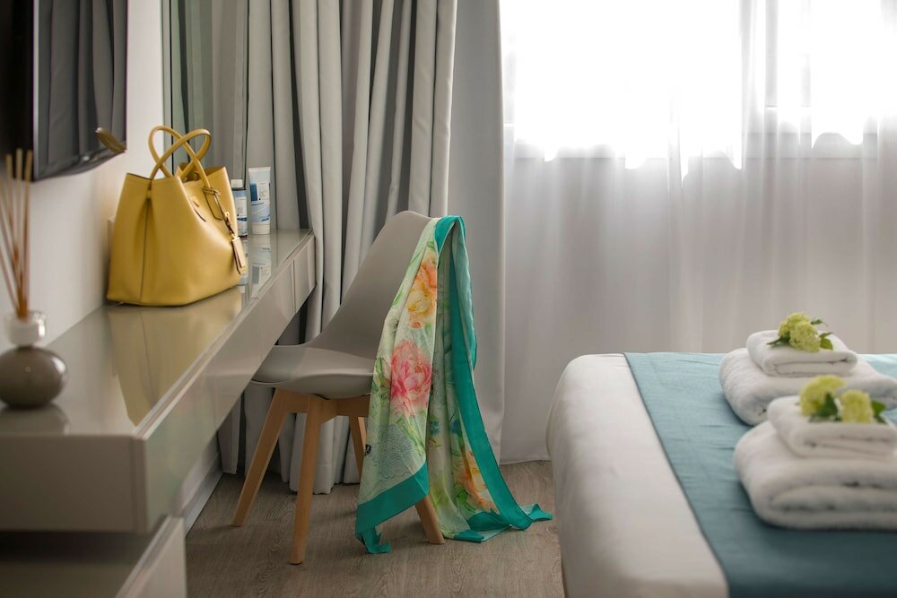 Фото Anemi Hotel & Suites