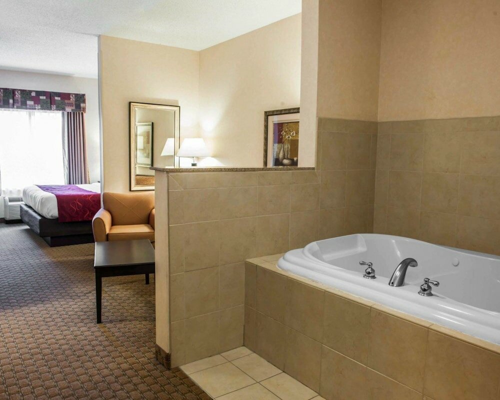 Фото Comfort Suites Southport