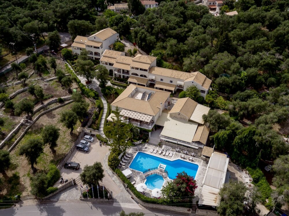 Фото отеля 2