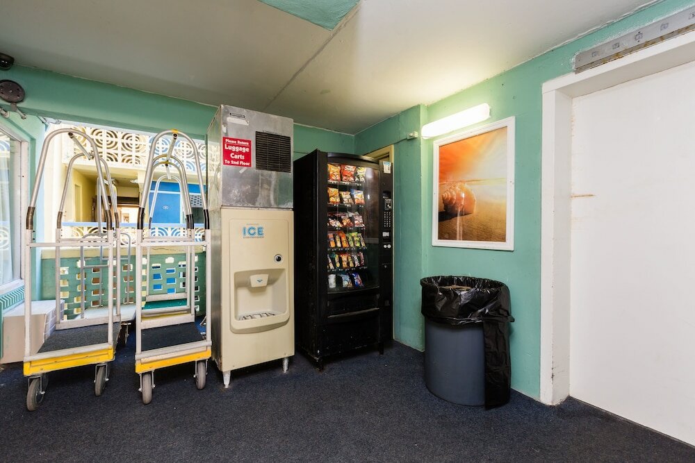 Фото Beach Club at Montego Inn