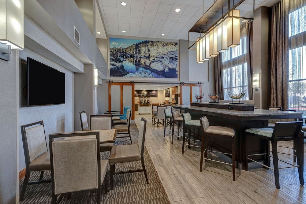 Фото Hampton Inn & Suites Tulare