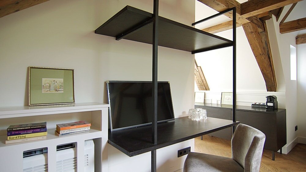 Фото The Bolster