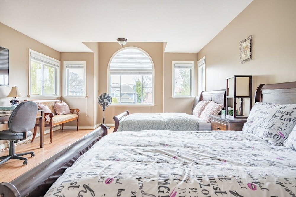 Фото Fraser River Richmond Bed & Breakfast