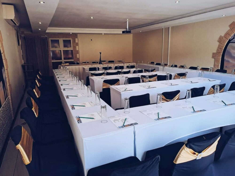 Фото Ecotel Premier Lodge & Conference Centre