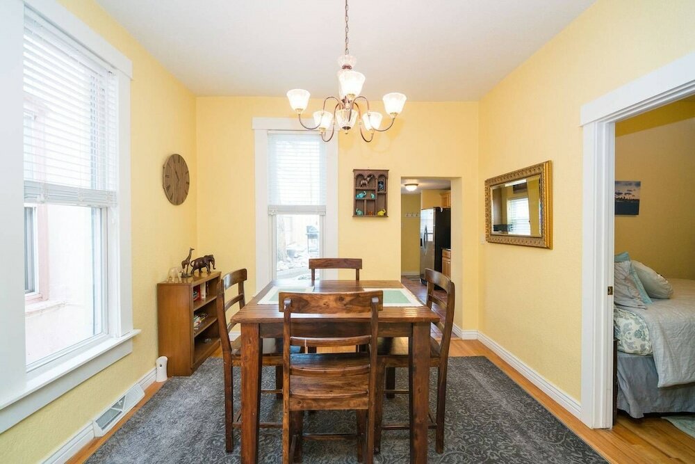 Фото Artisan Victorian Spacious Backyard Great Location