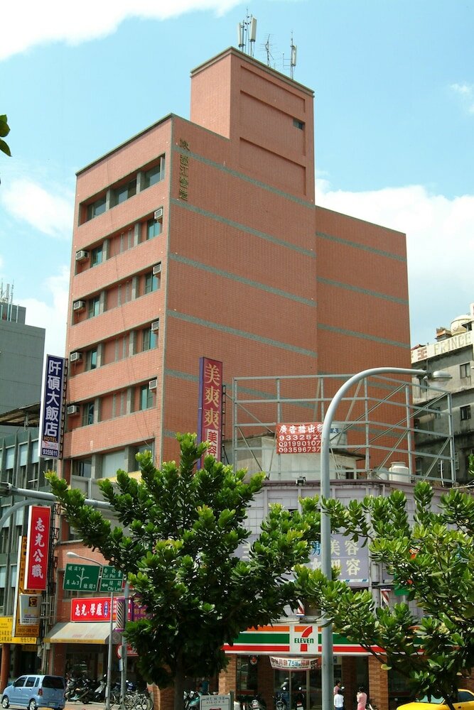 Фото отеля 1