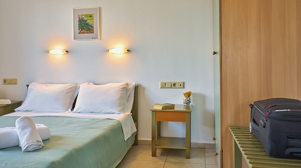 Фото Dionysos Apartments & Studios