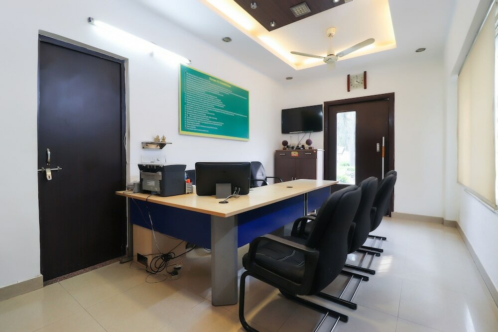 Фото Oyo 60162 City Club & Hotels