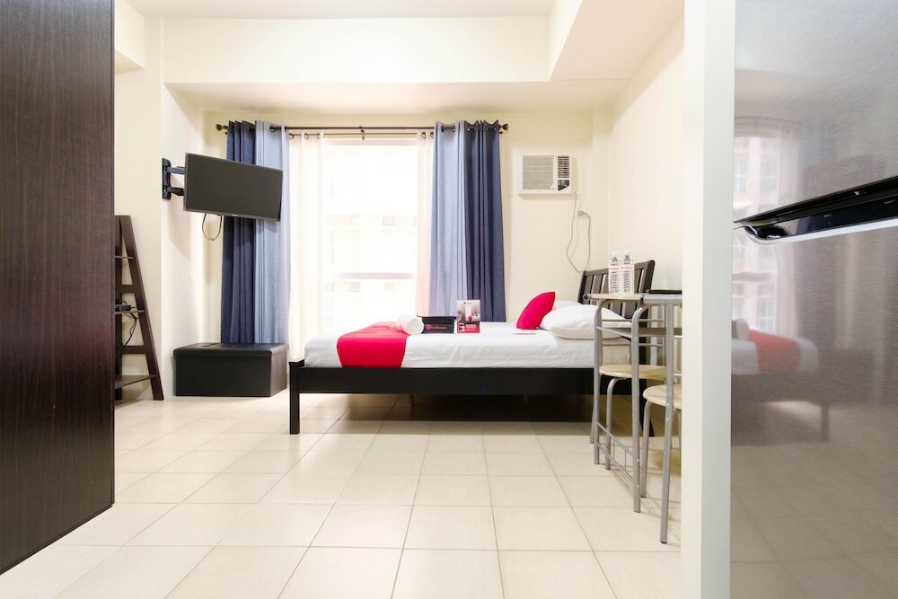 Фото Reddoorz Plus @ Pioneer Woodlands Mandaluyong