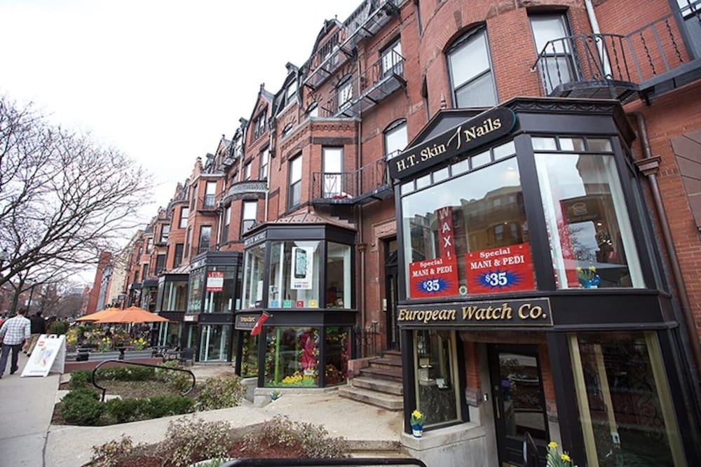 Фото отеля 1