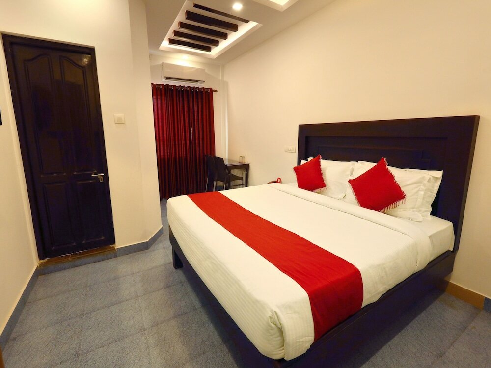 Фото Oyo 8964 Malabar Plaza Hotel