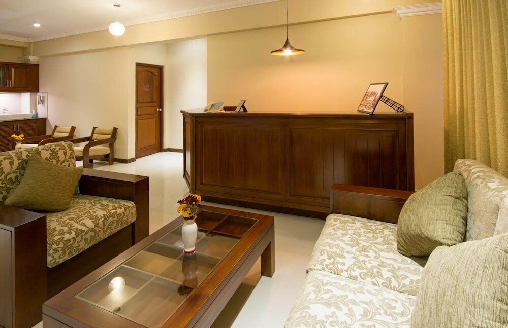 Фото Ceyloni City Hotel