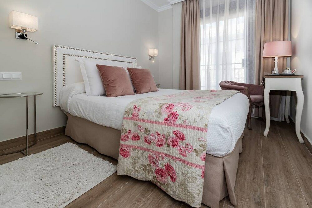 Фото Hostal Boutique Plaza Cantarero