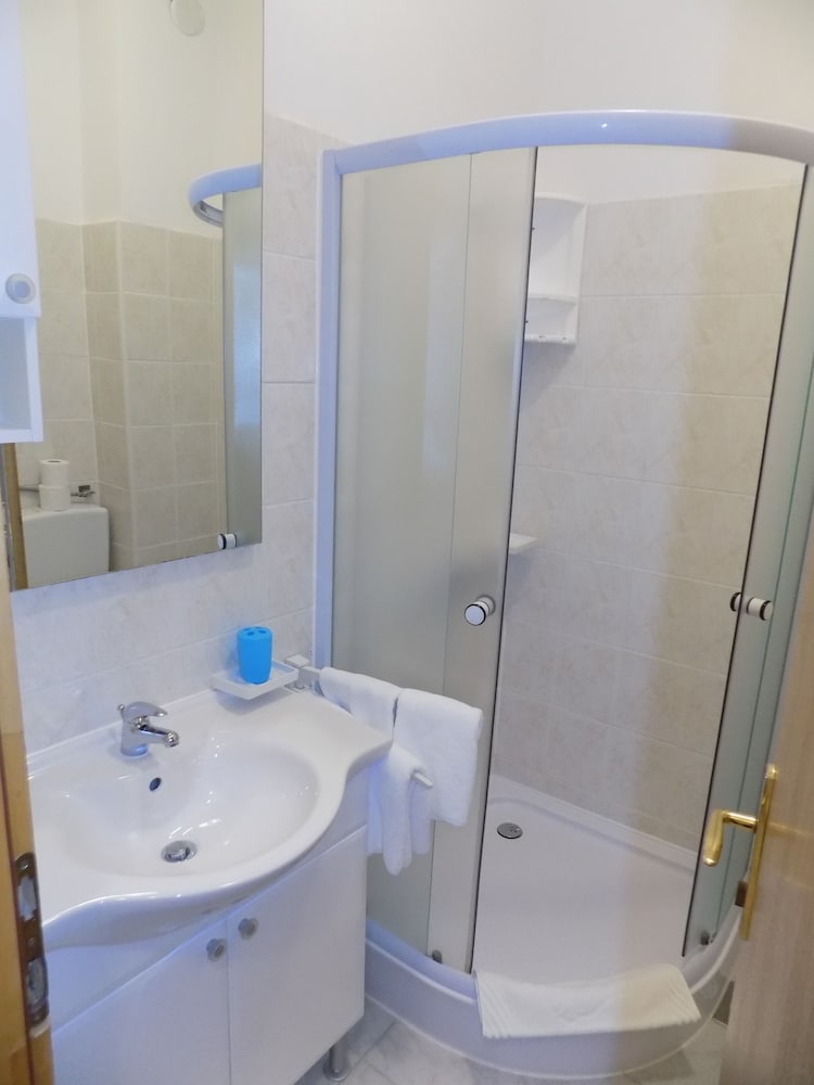 Фото Rooms and apartments Galeb