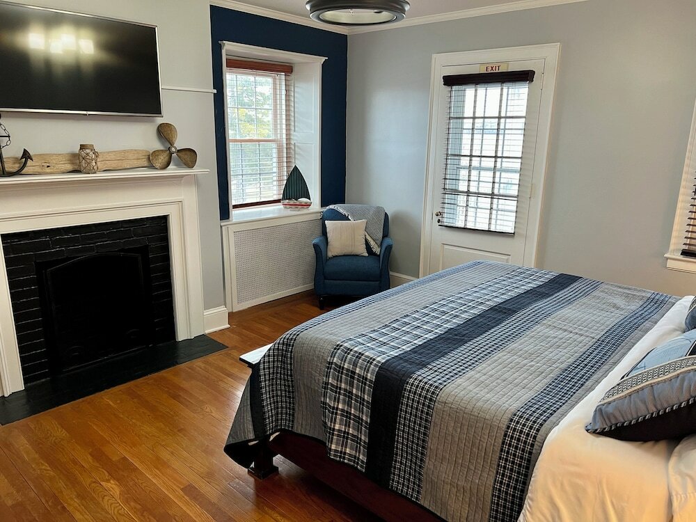 Фото Valcour Inn & Boathouse