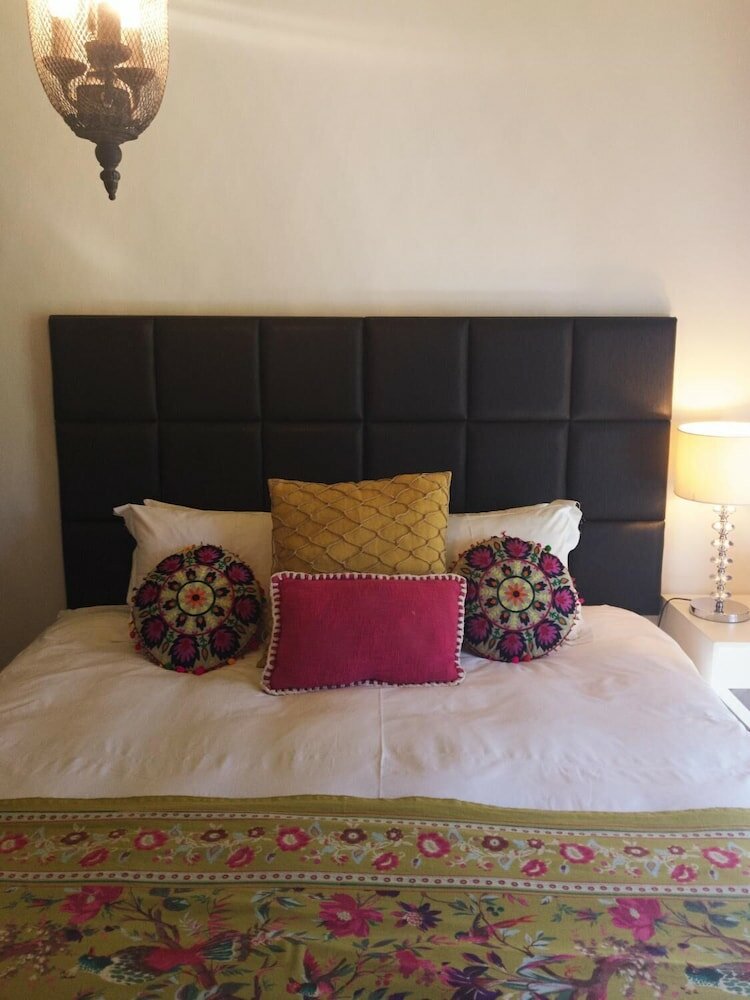 Фото The Hedge Guesthouse