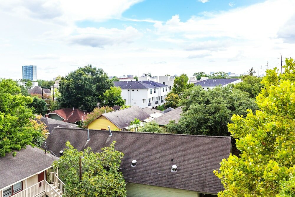 Фото Montrose Guesthouse Suites