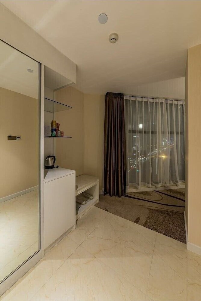 Фото Hollyston Hotel of Chengdu