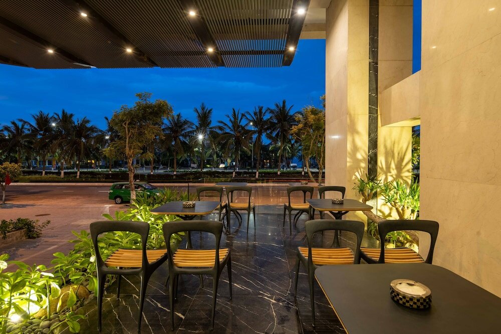 Фото Paris Deli Danang Beach Hotel