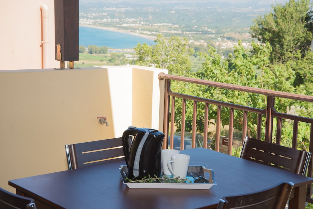 Фото Angelica-Sea & Mountain View at a Sunny Retreat