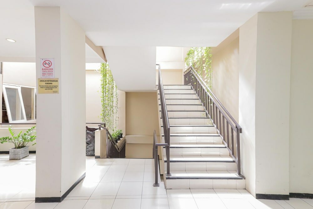 Фото RedDoorz near Gubeng Station