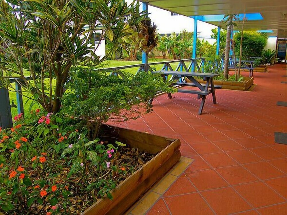 Фото The Polynesian Apartments